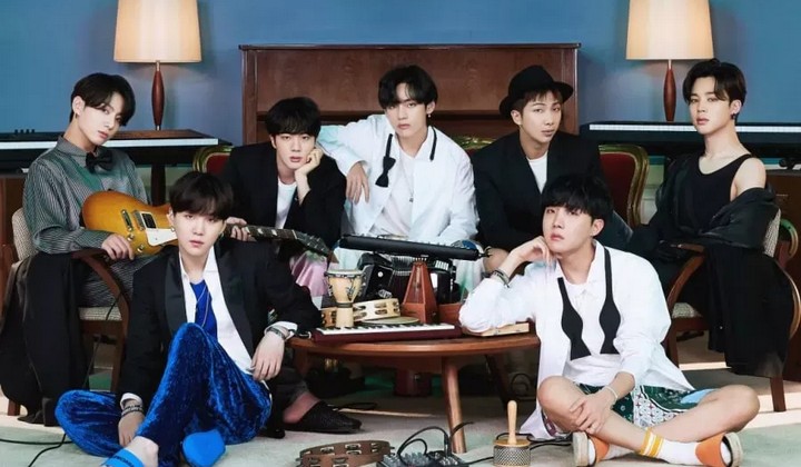 Foto: Usai Rilis Versi Baru, 'BE' BTS Kembali Puncaki Top 200 Album Billboard