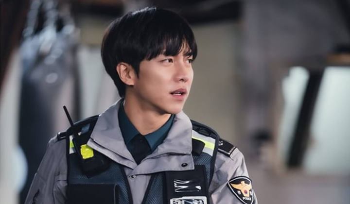 Foto: Lee Seung Gi Post Foto Kocak Jelang Penayangan Perdana 'Mouse' Hari Ini