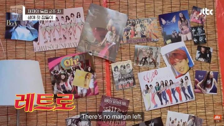 mc jae jae dan jtbc mendapatkan kritik karena menampilkan potret girls\' generation dengan 9 member namun potret jessica ditutupi