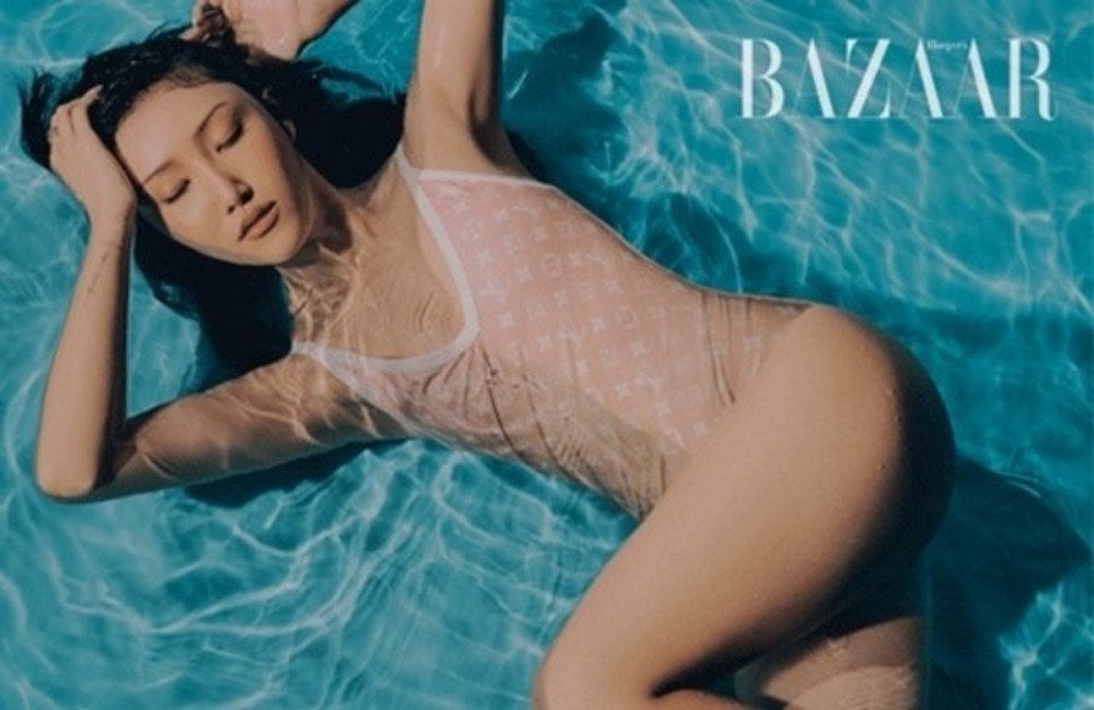 Tampil Seksi dengan Busana Renang, Profesionalisme Hwasa Pemotretan di Air Tuai Pujian