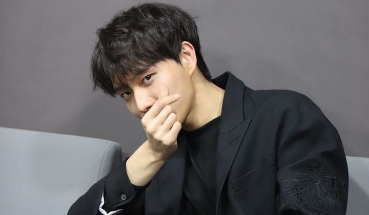 Foto: Demi Kejar Karier Sebagai Aktor, Kim Young Dae Berlutut ke Orang Tuanya Minta Ijin