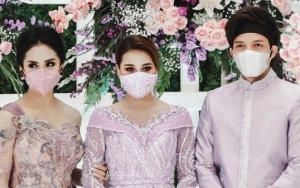 Foto: Krisdayanti Jelaskan 'Menghilangnya' Raul Lemos dan Anak-Anaknya di Pernikahan Atta & Aurel