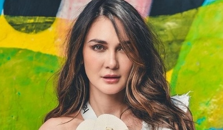 Foto:  Foto di Bawah Air Tanpa Make Up, Luna Maya Panen Pujian