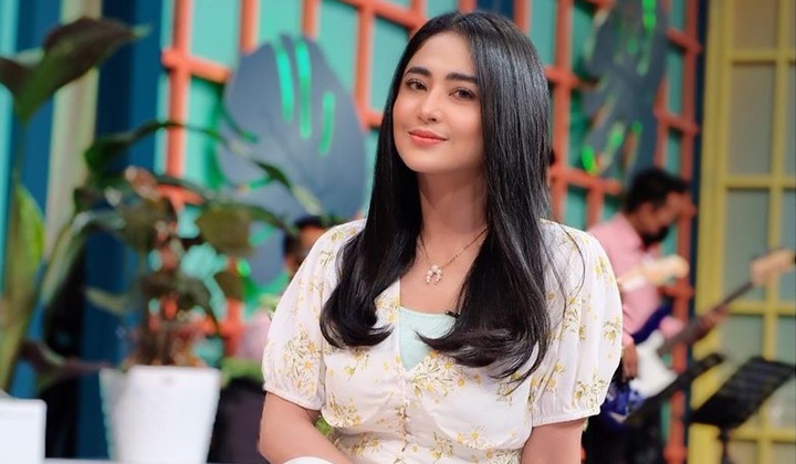 Foto: Diolok Bau Terasi Oleh Aldi Taher, Dewi Persik Jelaskan Alasannya