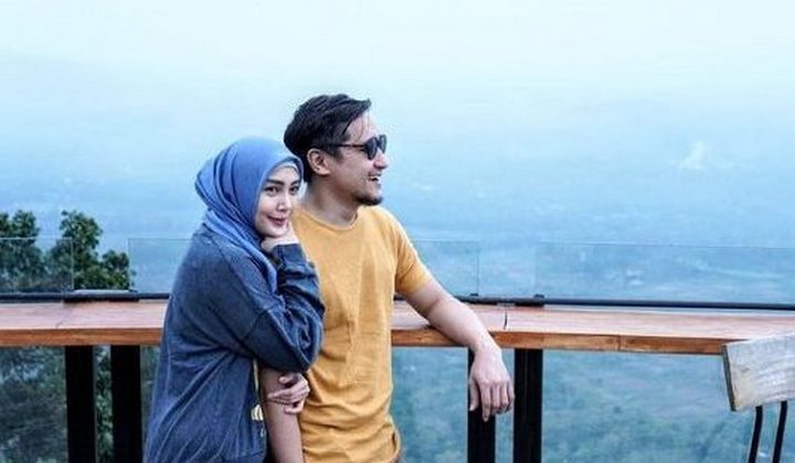 Foto: Arie Untung Akui Kehadiran ART Pengaruhi Kemesraannya Dengan Istri