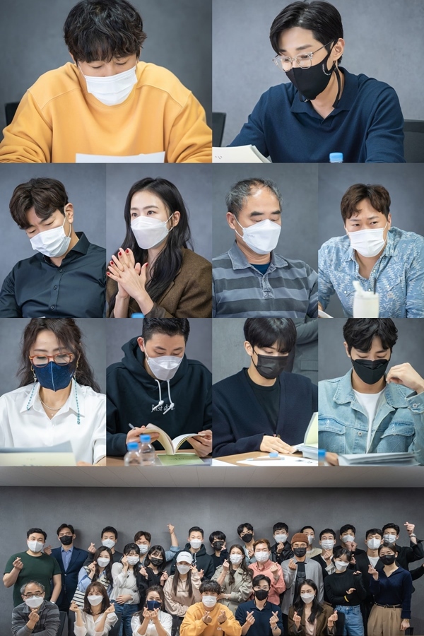 Krystal Tak Hadir, Cha Tae Hyun-Jinyoung Tenggelam dalam Peran di Pembacaan Naskah \'Police University\'