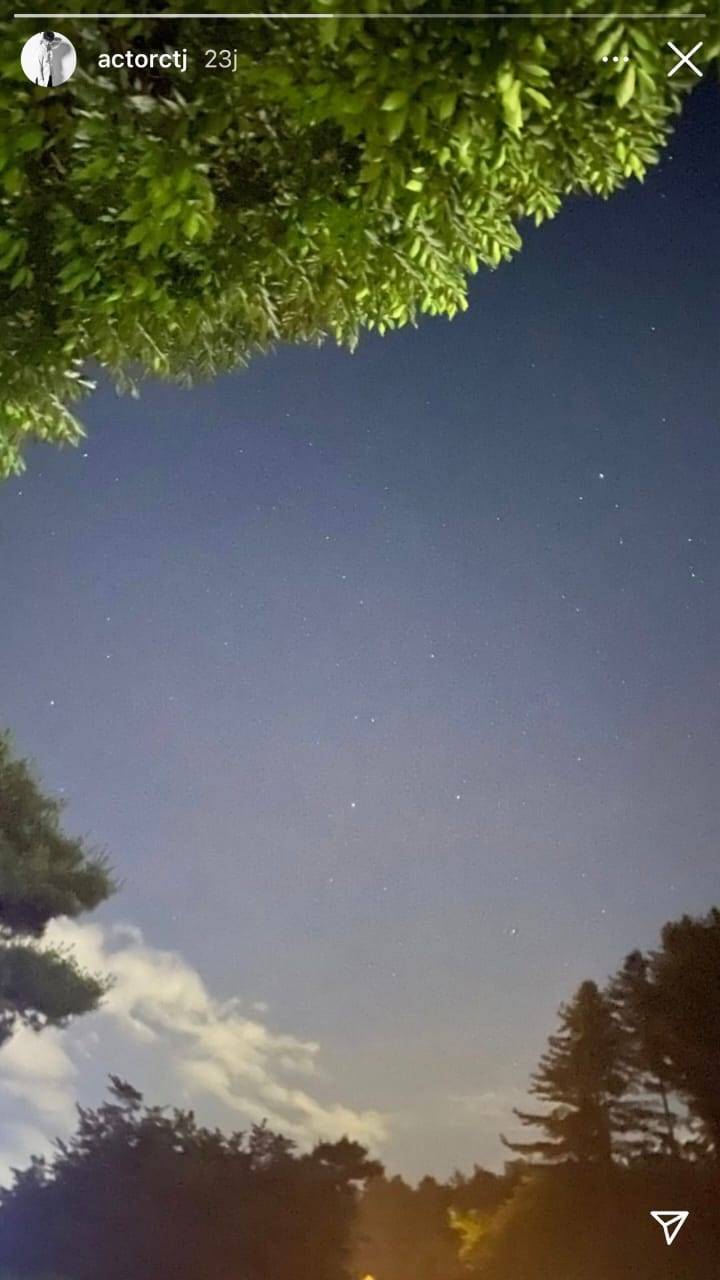 Choi Tae Joon terlihat membagikan potret yang sama seperti Park Shin Hye