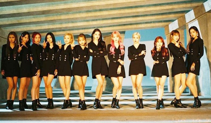 Foto: IZ*ONE Gagal Reuni, Tim Peluncuran Debut Ulang Dari Penggemar Persiapkan Rencana Lain