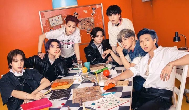 Foto: Pertahankan Sejarah, 'Butter' BTS Sukses Puncaki Billboard HOT 100 Selama 6 Pekan Berturut