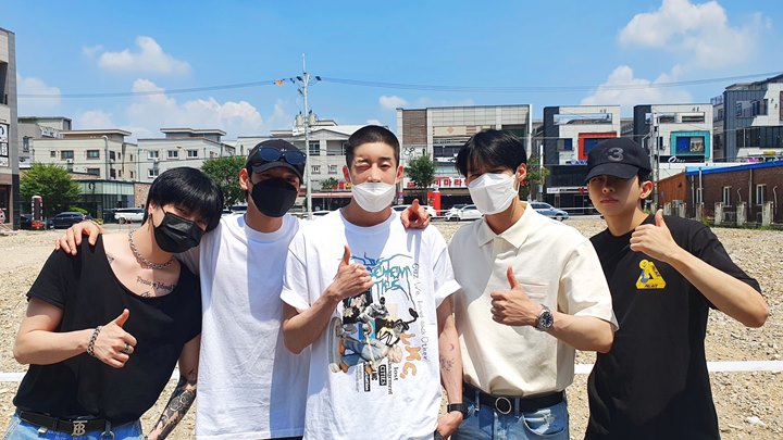 Seungwoo Jalani Wajib Militer, Diantar Ramai-Ramai Oleh Para Anggota VICTON