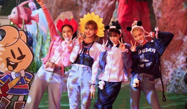 Foto: Banjir Selamat dari Fans, Intip Serunya BLACKPINK Rayakan Debut Anniversary Ke-5