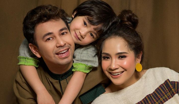 Foto:  Pernah Lihat Chat Cewek di Ponsel Raffi Ahmad, Nagita Slavina Santai