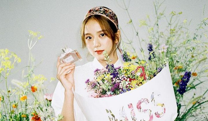 Foto: Tampil dengan Rambut Coklatnya di Iklan Dior, Visual Menawan Jisoo Makin Sulit Dipercaya