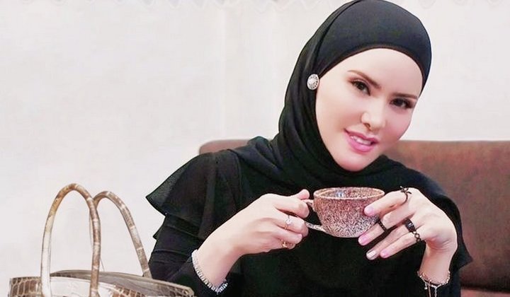 Foto: Angel Lelga Santai Hadapi Vonis Penjara Vicky Prasetyo