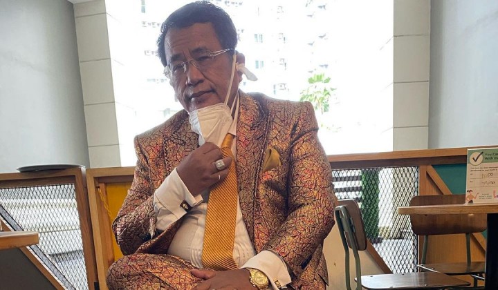 Foto:   Viral, Hotman Paris Ganti Rugi Barang Supermarket Yang Dicuri Ibu-Ibu Kepepet