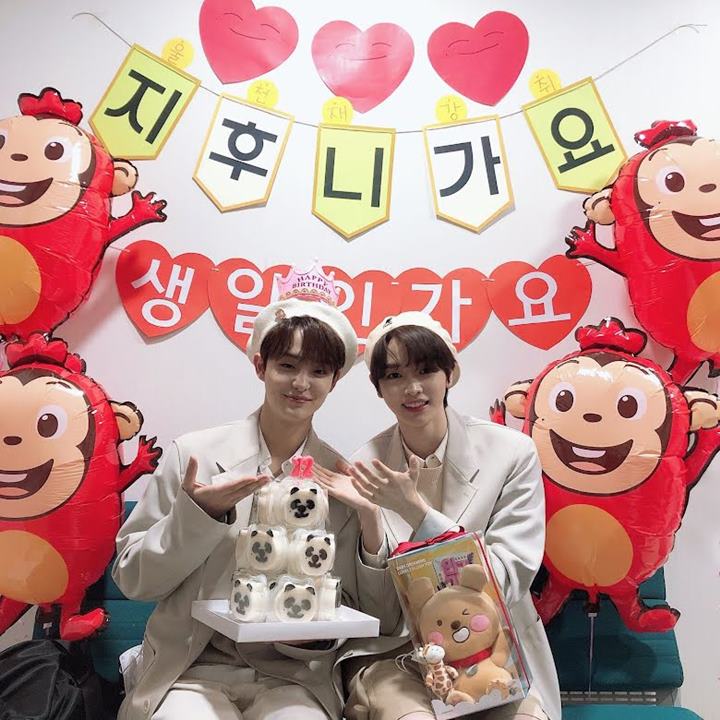 Potret perayaan ulang tahun Jihoon TREASURE di \'Inkigayo\'