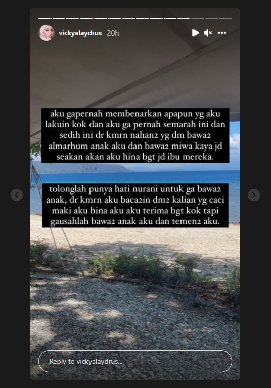 Dicibir Usai Kepergok Lepas Hijab, Selebgram Vicky Alaydrus Tegaskan Hal Ini