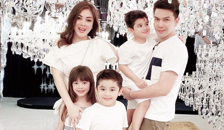 Foto:   Gugat Cerai & KDRT, Jonathan Frizzy & Dhena Devanka Malah Makan Bersama 