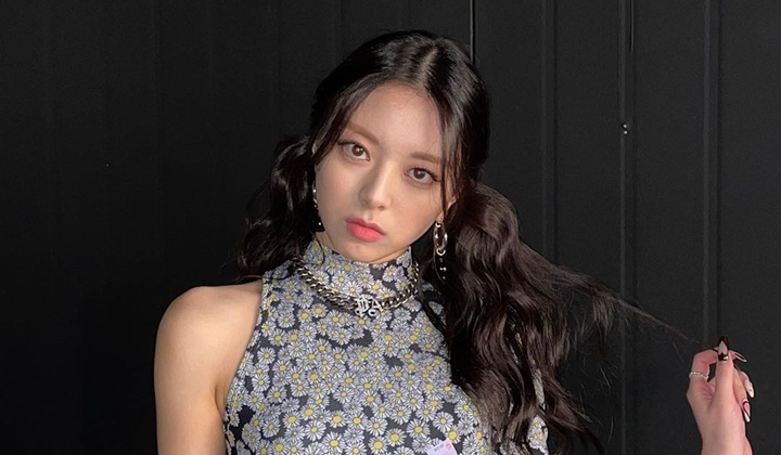 Foto: Visual Yuna ITZY Tampil Pakai Make Up Beda dari Biasanya Langsung Jadi Pembicaraan