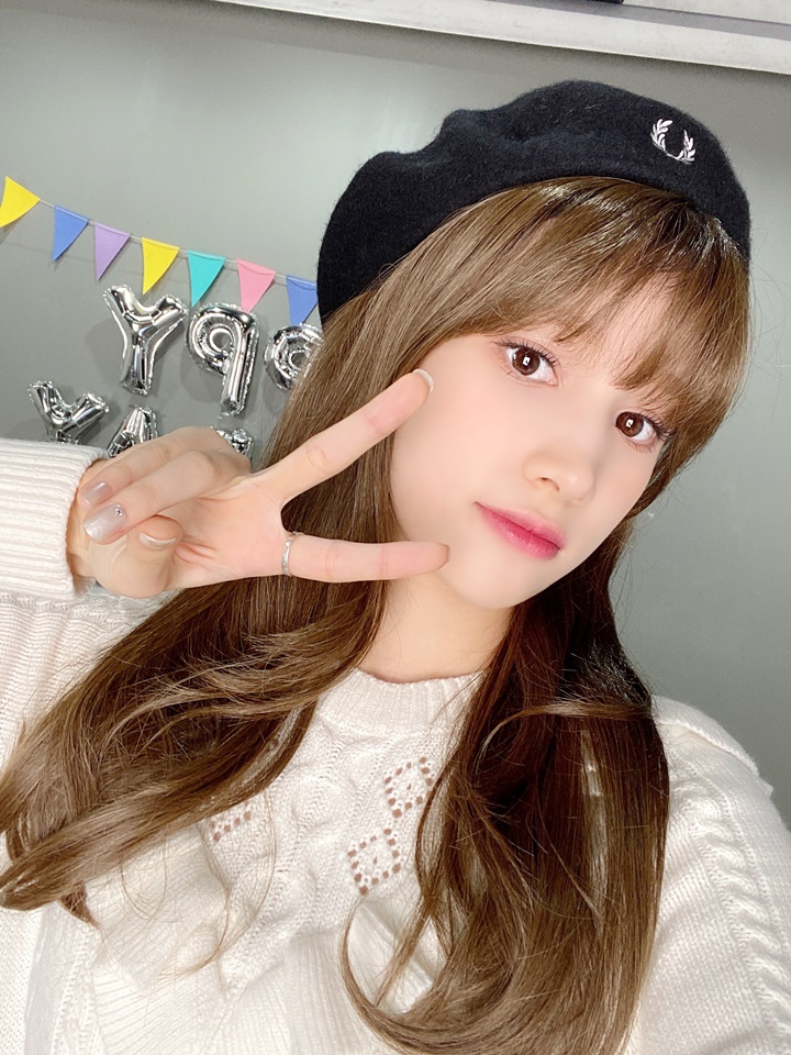 Huening Bahiyyih Kep1er tampil pakai wig