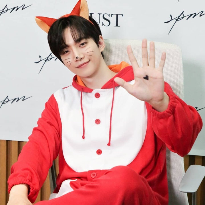 Potret Junho pada jumpa penggemar 2PM pada Juni 2021