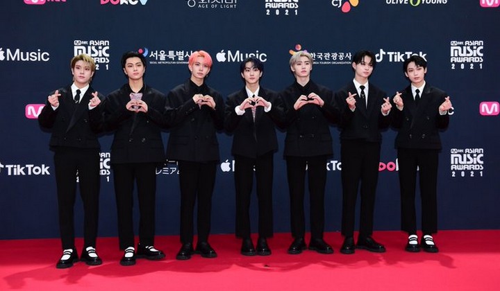 Foto: Bawa Pulang Tropi Best New Artist, Penampilan di MAMA 2021 ENHYPEN Sukses Tuai Pujian