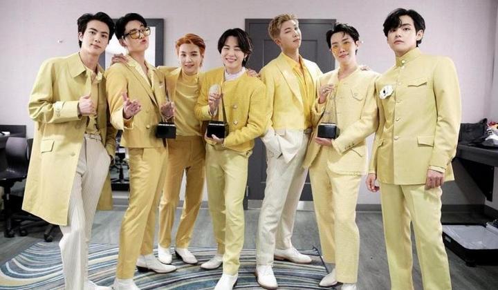 Foto: Forbes Ungkap Pendapatan YouTube Idol Kpop, Penghasilan BTS-BLACKPINK Cs Bikin Kaget