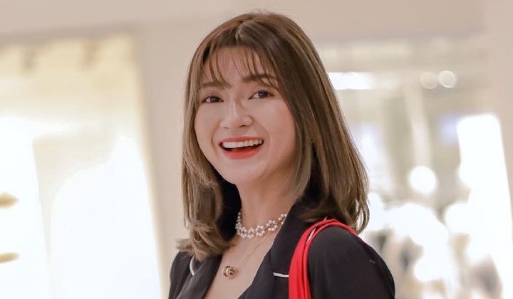 Foto: Diam-Diam Naik ke Pelaminan, Furry Citra Nikahi Pria 'Berpangkat'?