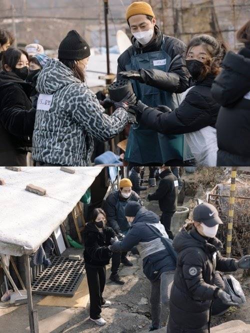 Jo In Sung menjadi selebriti yang turun tangan membantu untuk membagikan briket