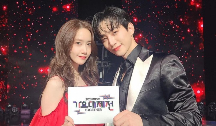 Foto: Tampilkan Tarian Mesra di MBC Gayo Daejejeon, YoonA SNSD dan Junho 2PM Bikin Fans Teriak