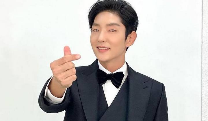 Foto:   Video Lee Jun Ki Sebagai Detektif di Drama 'Again My Life' Buat Netter Penasaran