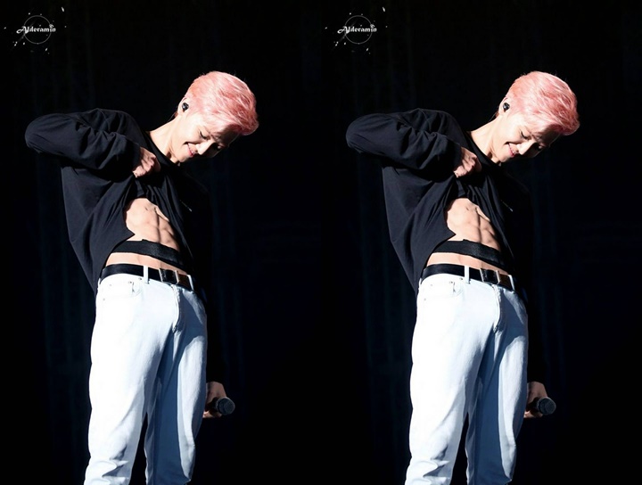 Jaemin NCT sempat memamerkan otot perutnya di konser kepada penggemar