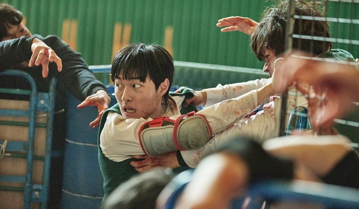 Foto: Kasihan tapi Kocak, Orang Mabuk 'Jantungan' Kira Ada Zombi Efek di Lokasi 'All of Us Are Dead'