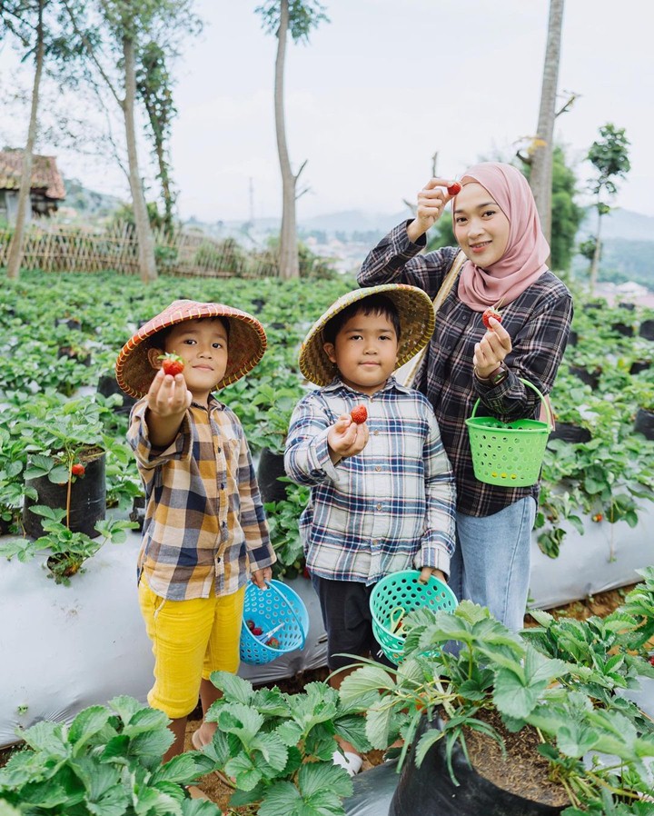 Potret Bahagia Liburan Bersama Anak