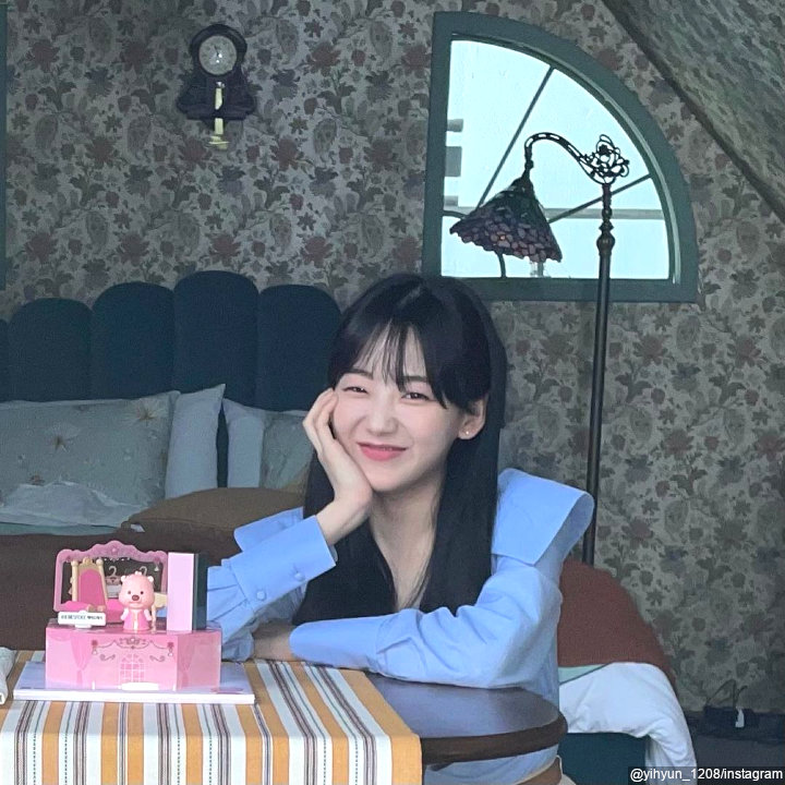 Senyumnya Bikin Adem