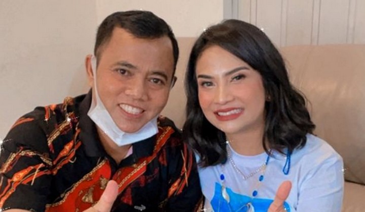 Foto: Alasan Menyentuh Haji Faisal Rela Angkat Derajat Mendiang Vanessa Angel