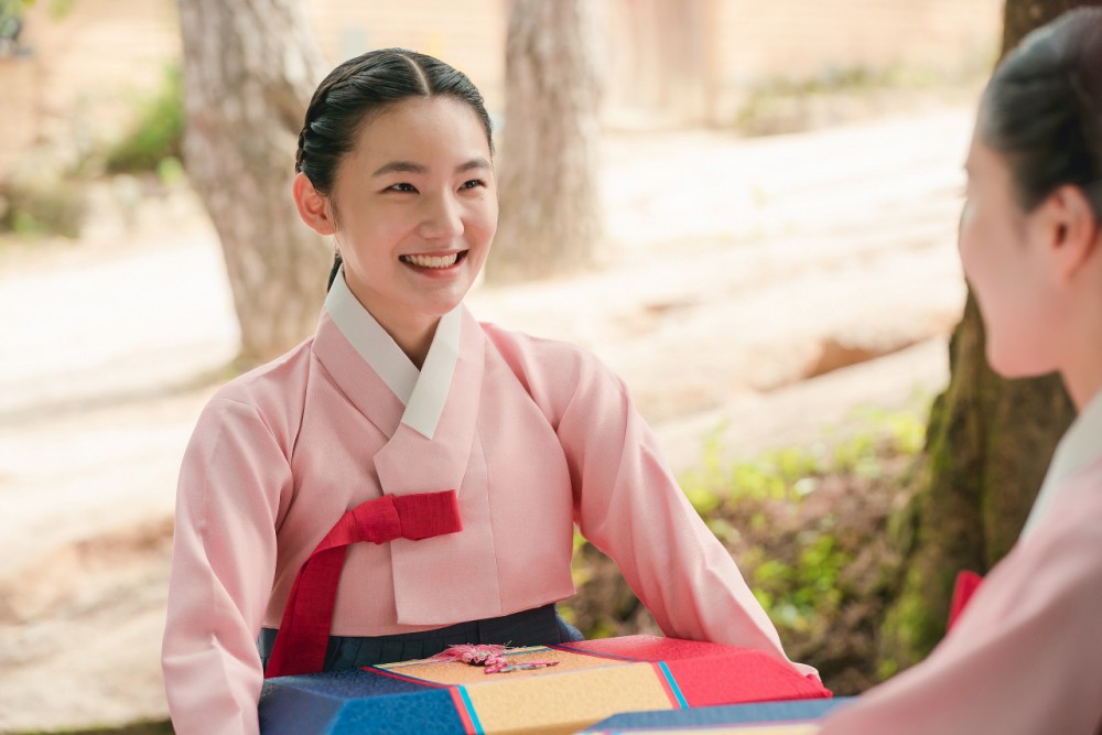 Tak Banyak Yang Sadar, Lee Eun Saem \'AOUID\' Ternyata Jadi Teman Lee Se Young di \'The Red Slevee\'